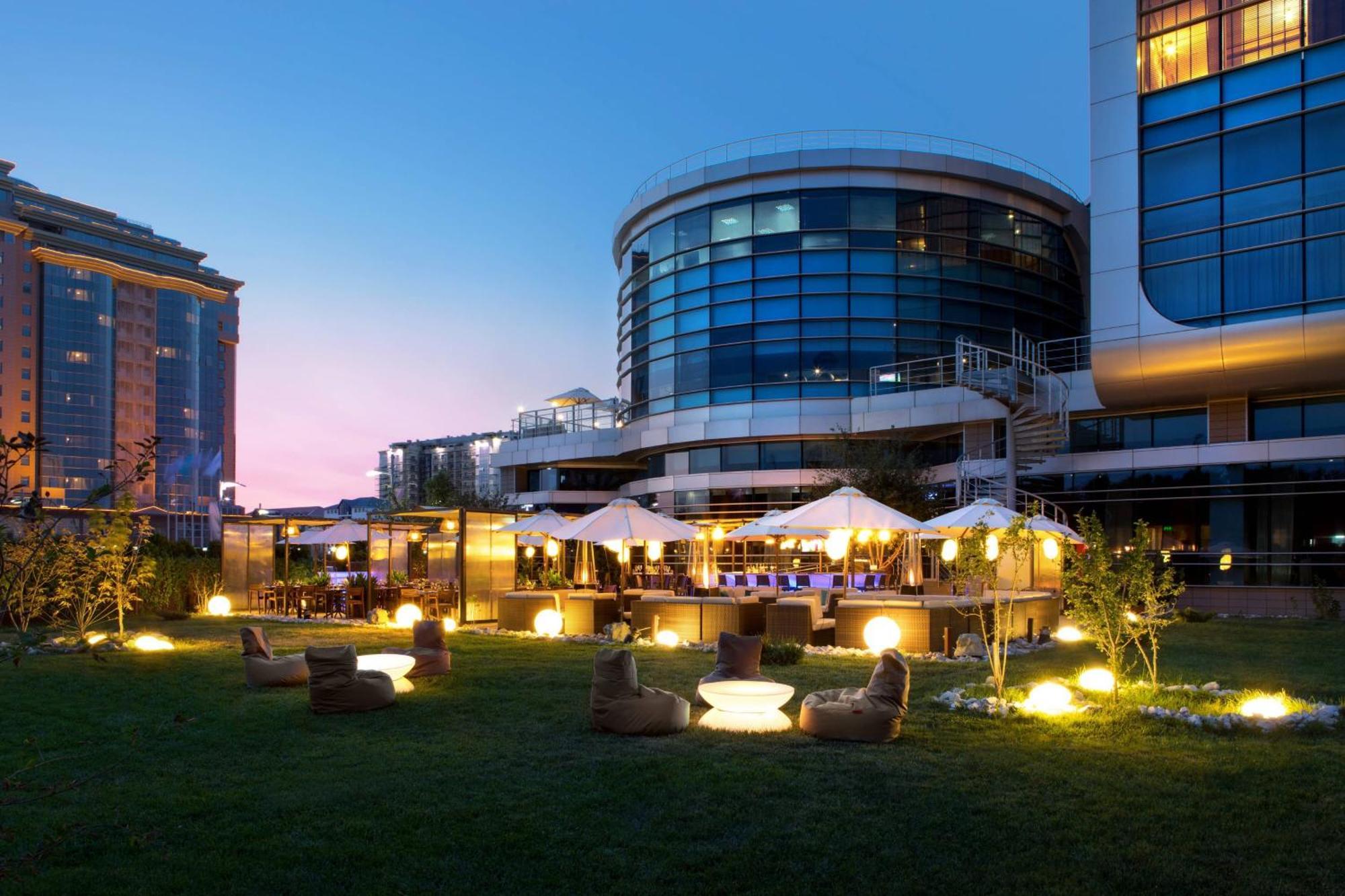 Renaissance By Crystall Atyrau Bagian luar foto